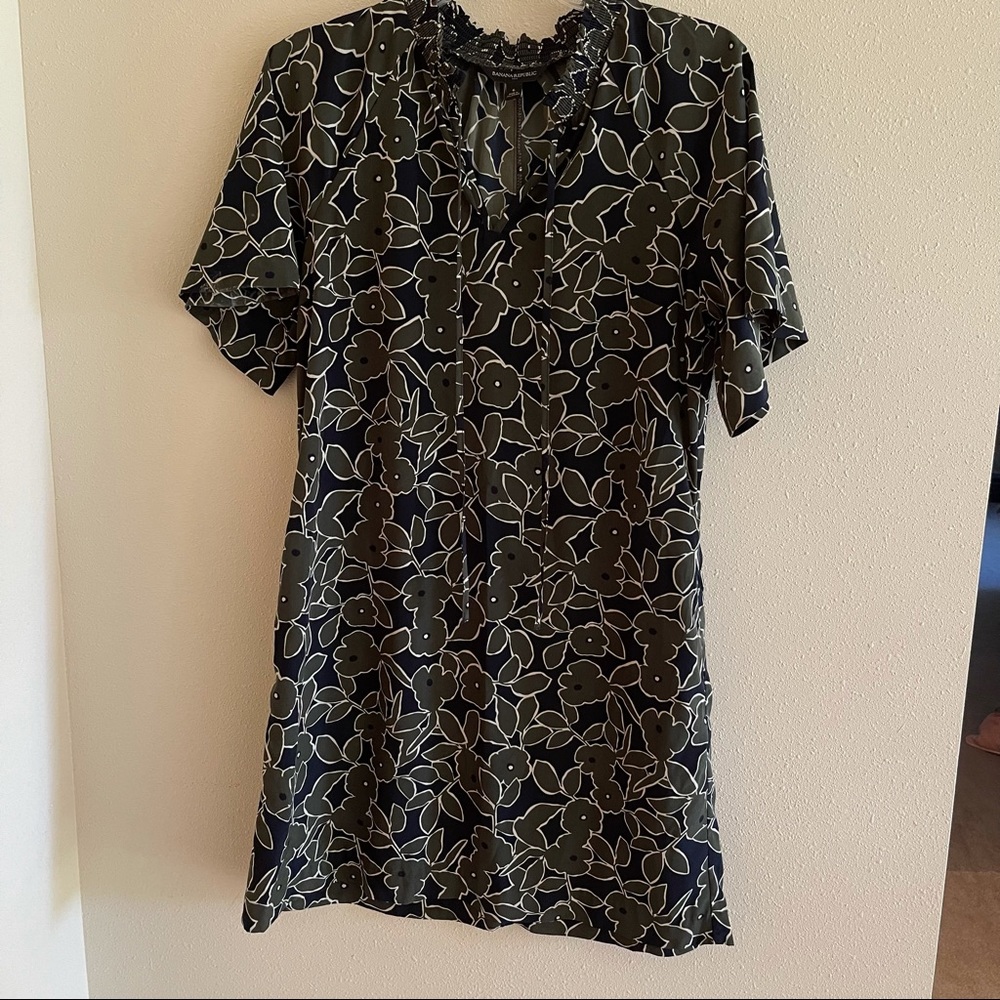 Banana Republic Floral Short Sleeve Dress